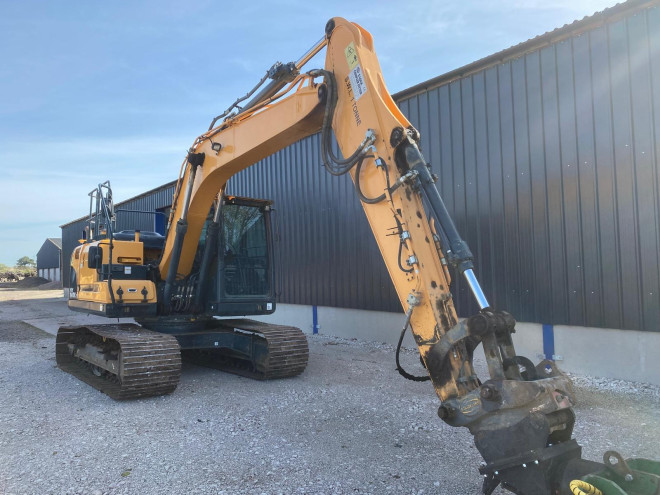 Hyundai HX 140 C/W 2 x buckets