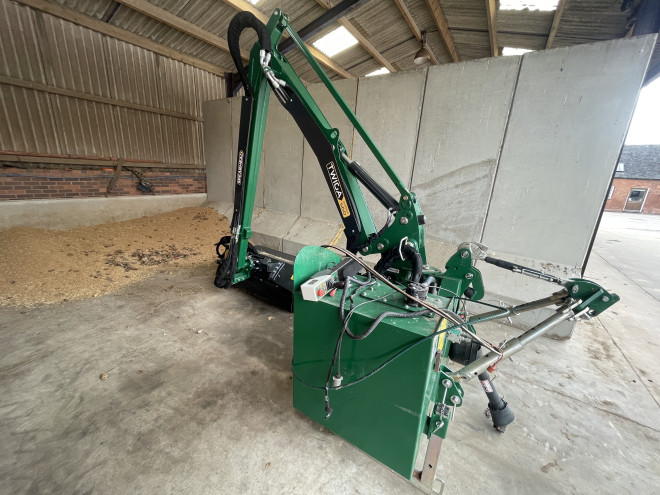Spearhead Twiga S60 Classic comes with Mini Pilot Control 1.5m Head Hydraulic Roller