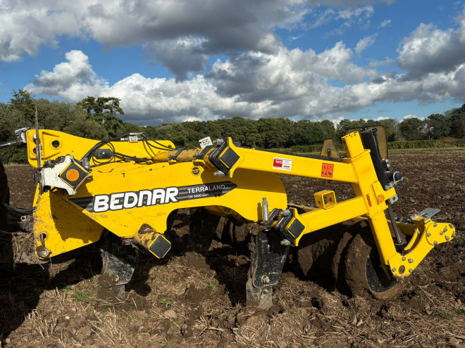 Low disturbance 5 Leg Subsoiler Bednar TN3000 TERRALAND M5R