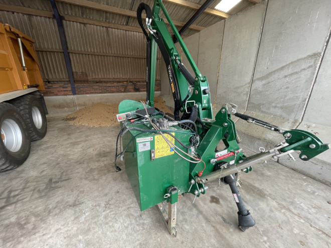 Spearhead Twiga S60 Classic comes with Mini Pilot Control 1.5m Head Hydraulic Roller
