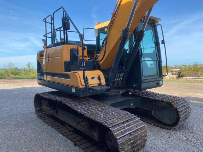 Hyundai HX 140 C/W 2 x buckets
