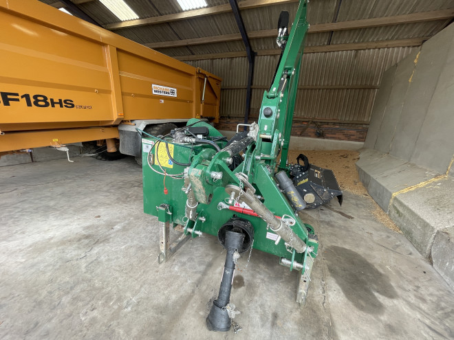 Spearhead Twiga S60 Classic comes with Mini Pilot Control 1.5m Head Hydraulic Roller