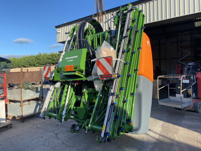 Amazone UF 2002 24M Iso Bus