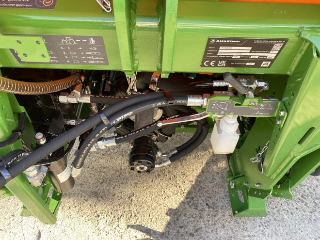 Amazone UF 2002 24M Iso Bus