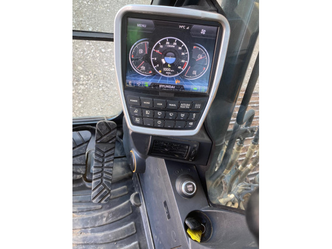 Hyundai HX 140 C/W 2 x buckets