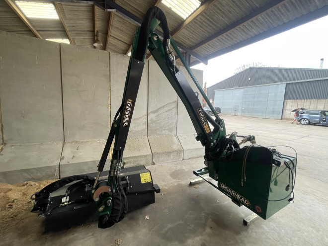 Spearhead Twiga S60 Classic comes with Mini Pilot Control 1.5m Head Hydraulic Roller