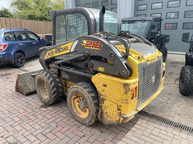 New Holland L218 Skid Steer with bucket