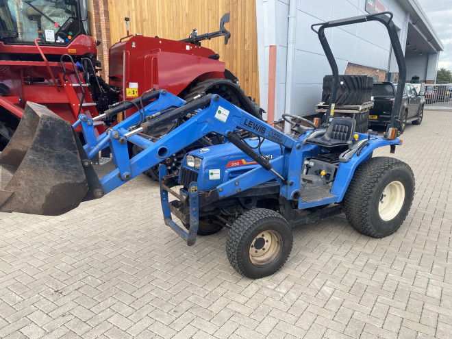 Iseki 330 Hydrostatic C/W Land Lugger Loader and Bucket