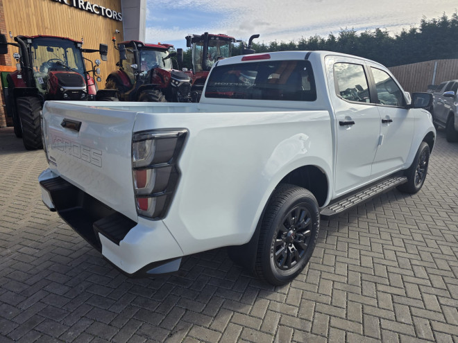 Isuzu DMAX V-Cross 2.2 Automatic Splash White