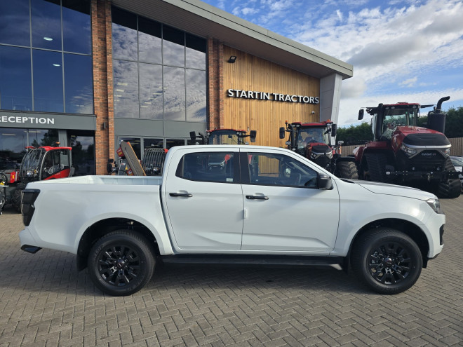 Isuzu DMAX V-Cross 2.2 Automatic Splash White