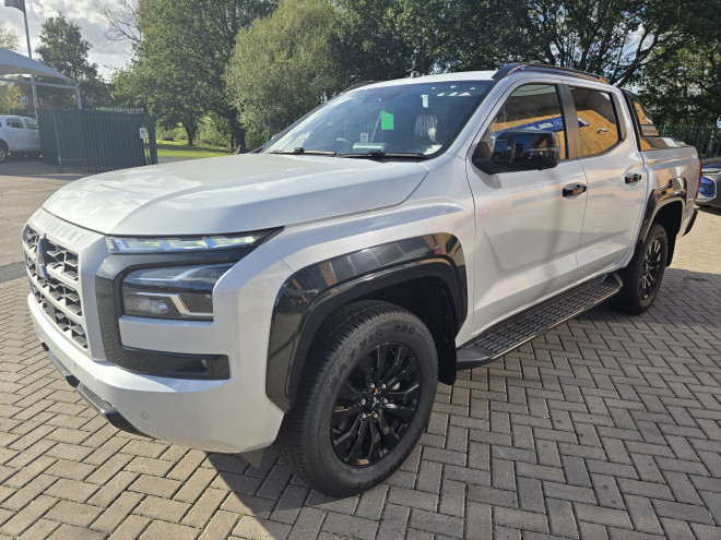 Mitsubishi L200 Barbarian Commercial 2.4 Auto Diamond White