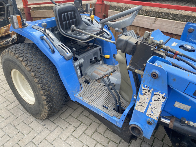 Iseki 330 Hydrostatic C/W Land Lugger Loader and Bucket
