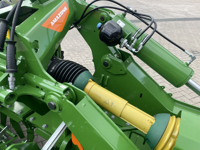 Amazone KE5002-2 hydraulic folding power harrow