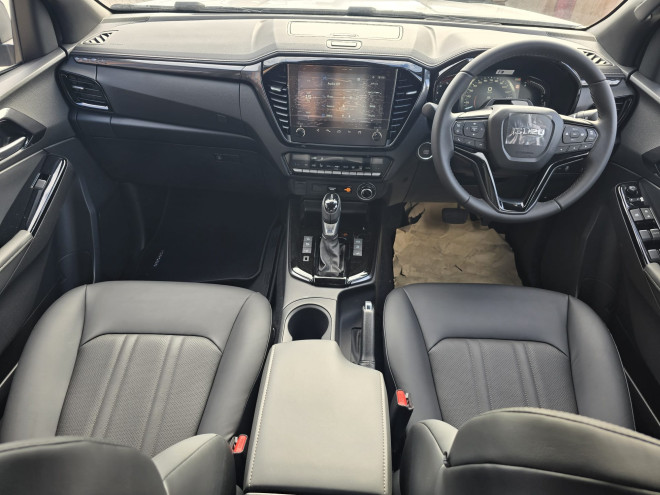 Isuzu DMAX V-Cross 2.2 Automatic Mercury Silver