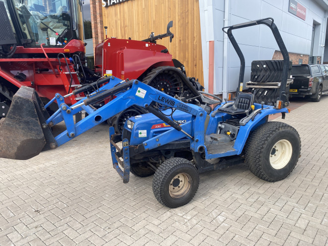 Iseki 330 Hydrostatic C/W Land Lugger Loader and Bucket
