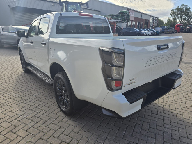 Isuzu DMAX V-Cross 2.2 Automatic Splash White