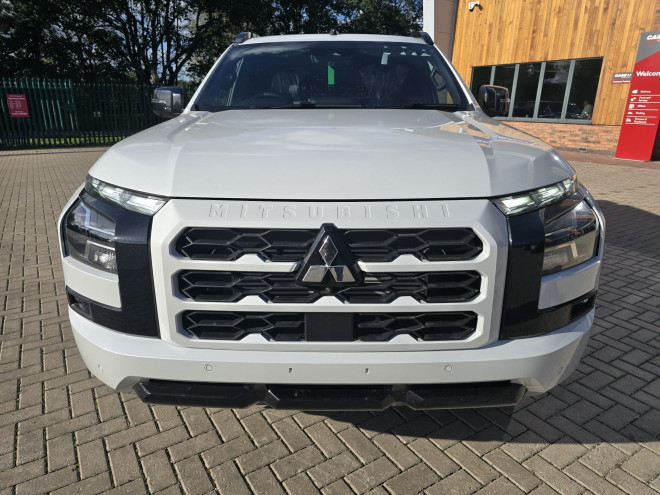 Mitsubishi L200 Barbarian Commercial 2.4 Auto Diamond White