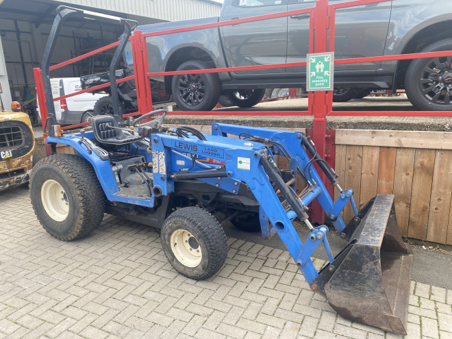 Iseki 330 Hydrostatic C/W Land Lugger Loader and Bucket