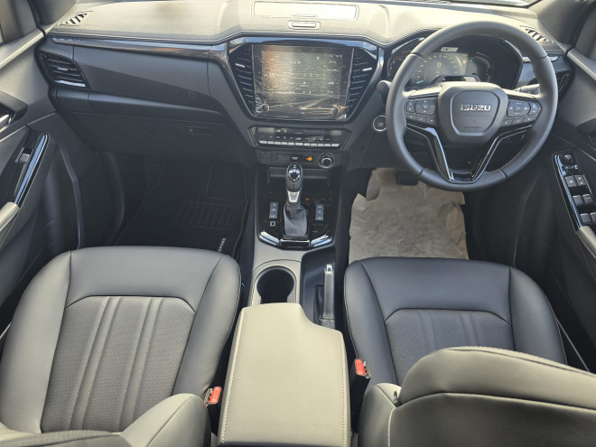 Isuzu DMAX V-Cross 2.2 Automatic Splash White