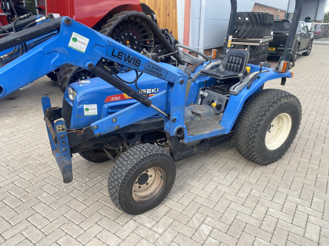 Iseki 330 Hydrostatic C/W Land Lugger Loader and Bucket