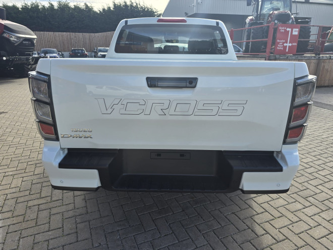 Isuzu DMAX V-Cross 2.2 Automatic Splash White