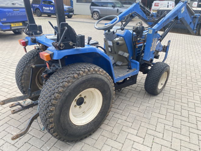 Iseki 330 Hydrostatic C/W Land Lugger Loader and Bucket