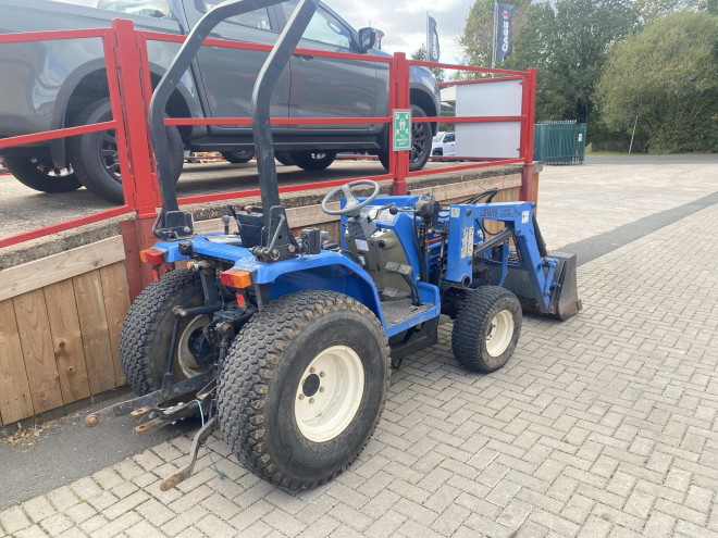 Iseki 330 Hydrostatic C/W Land Lugger Loader and Bucket