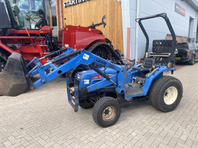 Iseki 330 Hydrostatic C/W Land Lugger Loader and Bucket