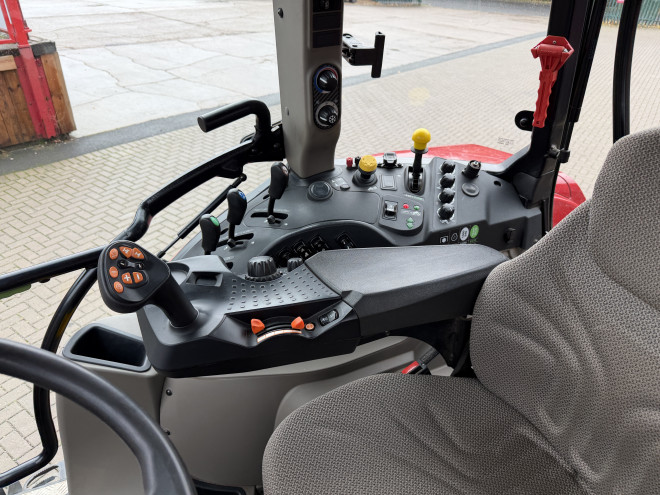 Case IH Luxxum 120 Cab Suspension
